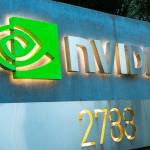 SKN | Nvidia ניצבת בפני לחץ שוק כאשר התחרות בתחום הבינה המלאכותית מצד ענקיות הטכנולוגיה מתעצמת