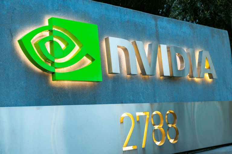 SKN | Nvidia ניצבת בפני לחץ שוק כאשר התחרות בתחום הבינה המלאכותית מצד ענקיות הטכנולוגיה מתעצמת