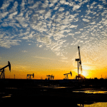 SKN | מחירי הנפט נסוגים כאשר המתיחות הגיאופוליטית נרגעת — האם הראלי בסקטור האנרגיה מאבד מומנטום?