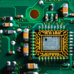 SKN | הנסיקה של POET: האם “סוס הרכש” של עולם הבינה המלאכותית מוכן לפריצה הגדולה?