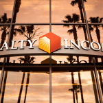 SKN | מודל הדיבידנד החודשי של Realty Income: מנוע הכנסה ייחודי ליציבות ארוכת טווח