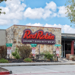 SKN | Red Robin (RRGB) מתמודדת עם סיכונים גוברים: האם קיימת אלטרנטיבה חזקה יותר במגזר המסעדות?