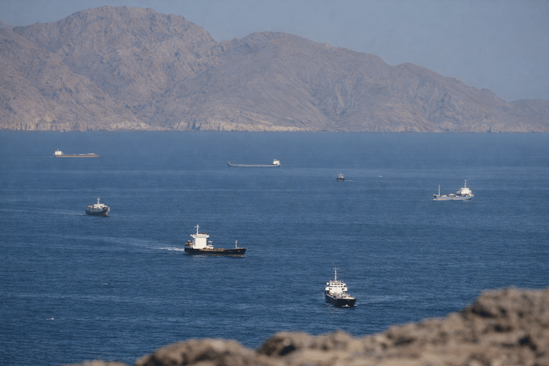 SKN | חששות לשיבושים במצר הורמוז גוברים לאחר תפיסת כלי שיט איראני על ידי ארה”ב