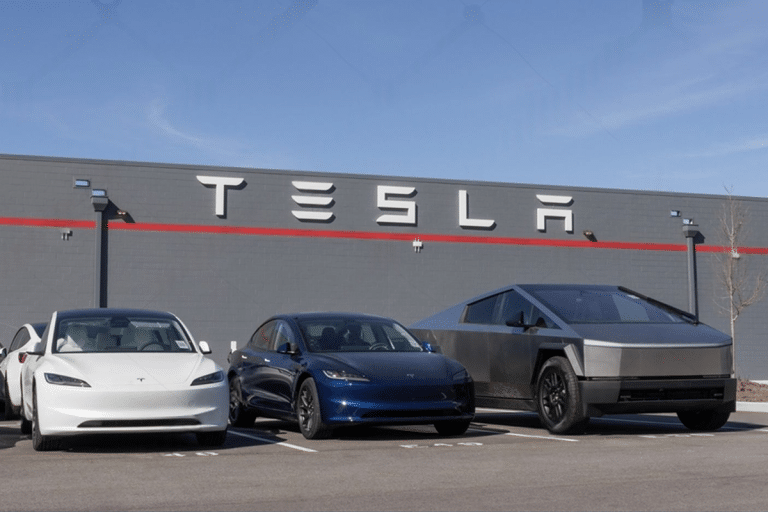 SKN | הוויכוח סביב שווי טסלה מתעצם—האם מאוחר מדי להיכנס לענקית הרכב החשמלי?