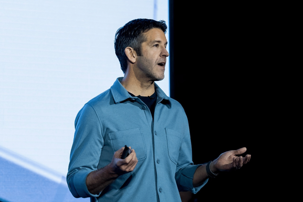 SKN | המעבר בהנהגת Apple: האם ג’ון טרנוס יכול לנווט את אתגרי ענקית הטכנולוגיה?