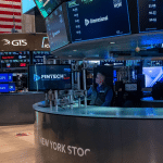 SKN | שווקי ארה”ב מזנקים כאשר מניות קטנות מובילות בעוד התנודתיות יורדת