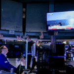 SKN | השווקים בארה”ב עולים כאשר הטכנולוגיה מובילה בעוד שמניות קטנות מפגרות