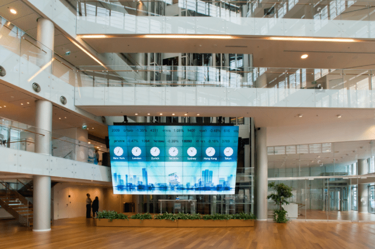 SKN | מדד ת״א 35 סופג ירידה שבועית של 1.00%: האם מדד הדגל הישראלי מתכונן למהלך העלייה הבא?