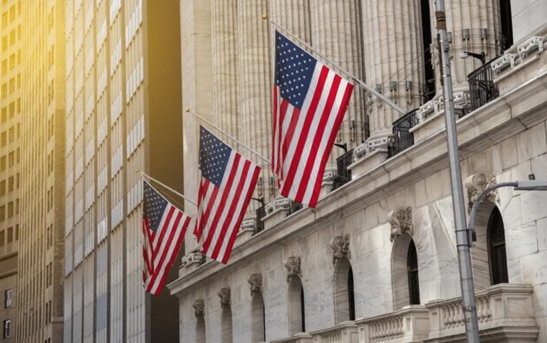 SKN | האם השווקים נערכים לזעזוע רווחים של 800 מיליארד דולר כאשר האופציות מאותתות על עלייה בתנודתיות?