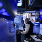 SKN | זרימות הון למניות גלובליות מזנקות על רקע אופטימיות להפסקת אש—האם תיאבון הסיכון חוזר?