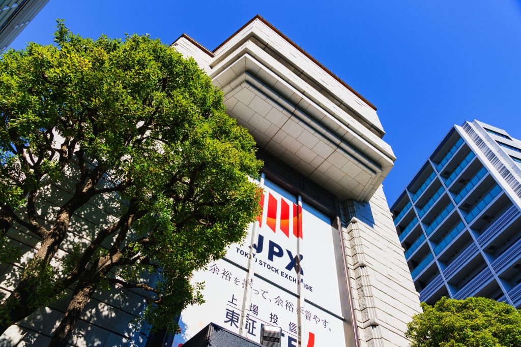 SKN | מדד הין היפני מתאושש משפל שנתי: האם הזינוק בסוף השבוע מסמן היפוך מגמה?