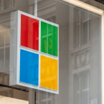 SKN | תוצאות Microsoft עקפו את התחזיות כאשר הכנסות ה-AI מזנקות—האם צמיחה של 123% מגדירה מחדש את תמחור ענקיות הטכנולוגיה?