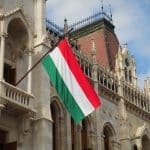 SKN | האם הונגריה נכנסת לעידן פוסט-אורבן? לחצים כלכליים וחברתיים מגבירים את אי־הוודאות הפוליטית