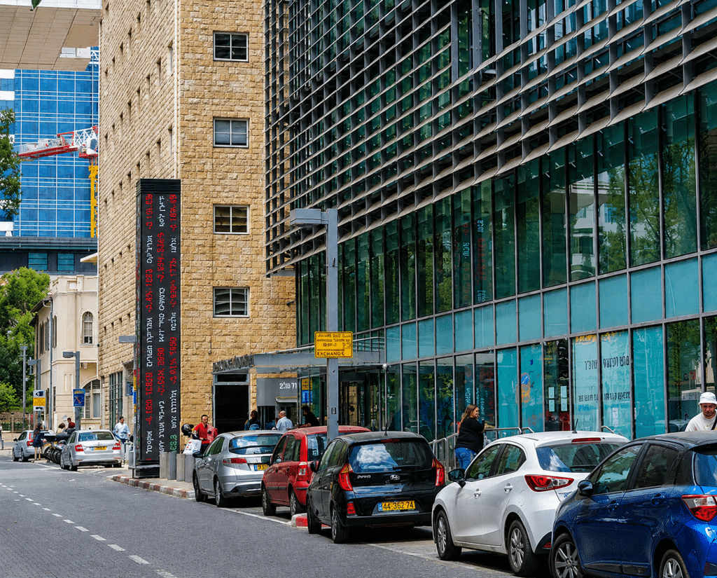 SKN | מניות תל אביב צונחות בחדות כאשר מניות הביניים מובילות את המימוש הרחב בשוק ב-13 במאי 2026
