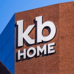 SKN | מניית KB Home נמצאת תחת לחץ כאשר אתגרי שוק הדיור ברבעון הראשון מעצבים מחדש את תחזיות חברות הבנייה