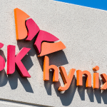 SKN | SK Hynix מזנקת ב-12% כאשר השקעות ב-AI ובמרכזי נתונים מגבירות את הביקוש לשבבים