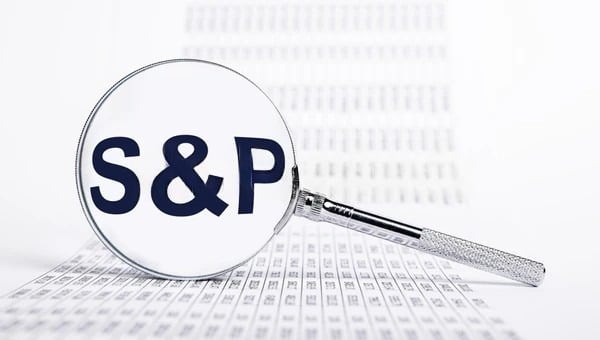 SKN | מדוע מדד S&P 500 הגיע לשיאים חדשים למרות חששות גוברים מהוצאות על בינה מלאכותית?