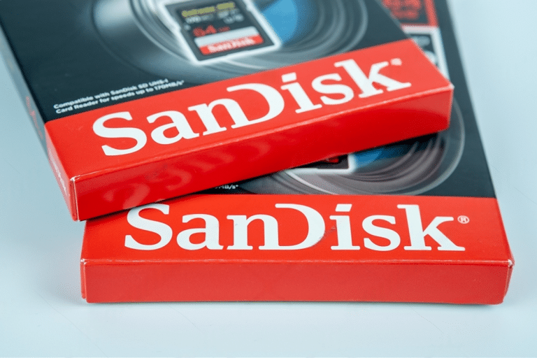 SKN | מניית Sandisk יורדת למרות עקיפת תחזיות הרווח כאשר המשקיעים מעריכים מחדש ראלי חריג של שנה
