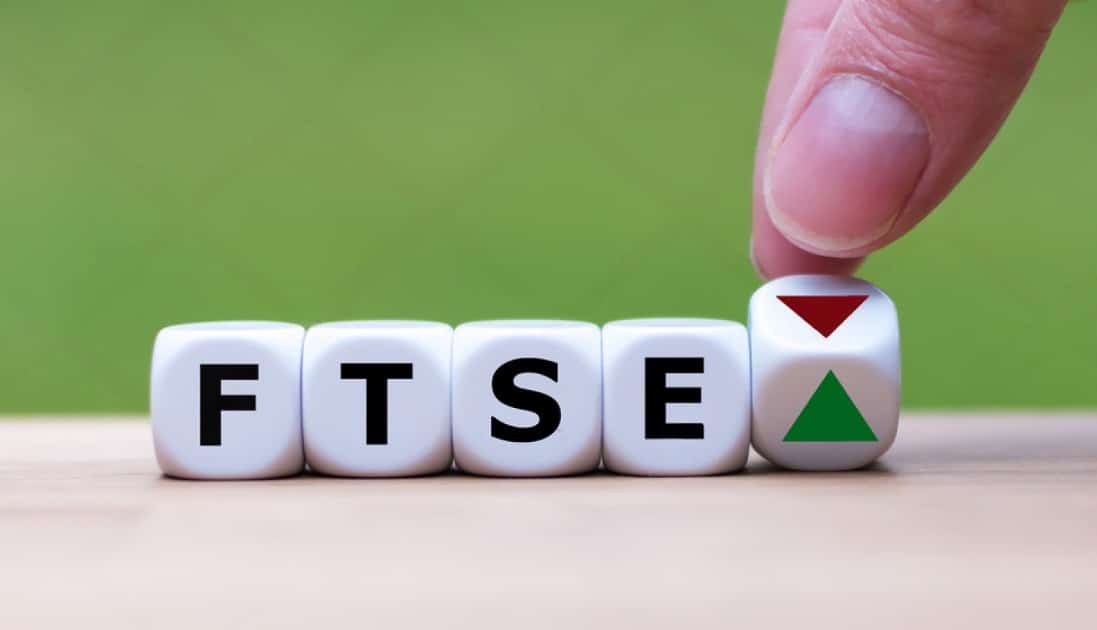 SKN | מדד FTSE 100 נסוג לאחר לחץ מכירות בסוף השבוע, והמומנטום נחלש סמוך לשיאים