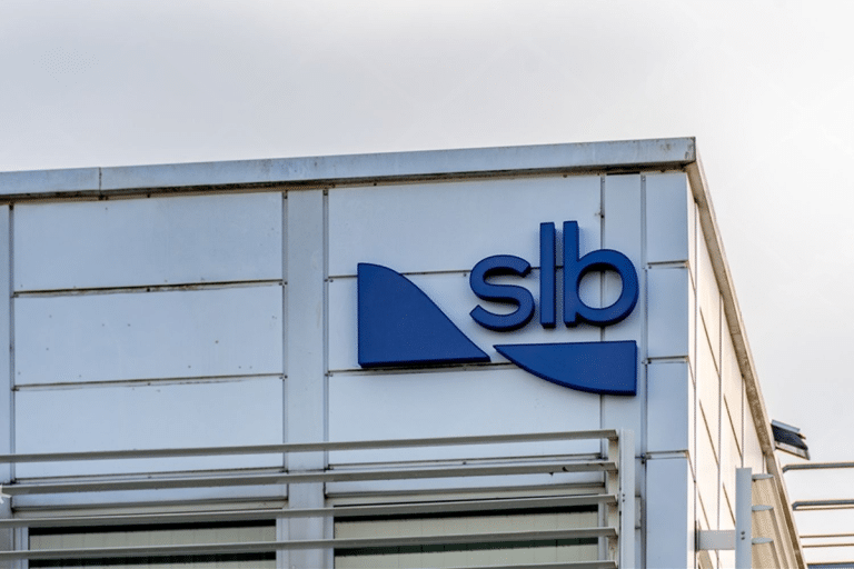 SKN | SLB מאותתת על שיפור ב-2027 עם התאוששות פעילות הנפט במזרח התיכון