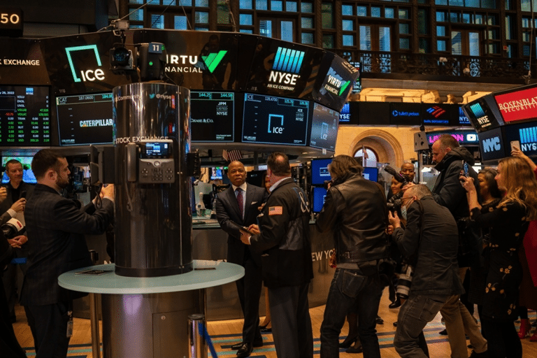 SKN | סקירת השווקים בארה”ב: 22 באוקטובר 2026 – מדד Nasdaq מוביל את הירידות בוול סטריט על רקע החרפת הלחץ בשוקי המניות העולמיים