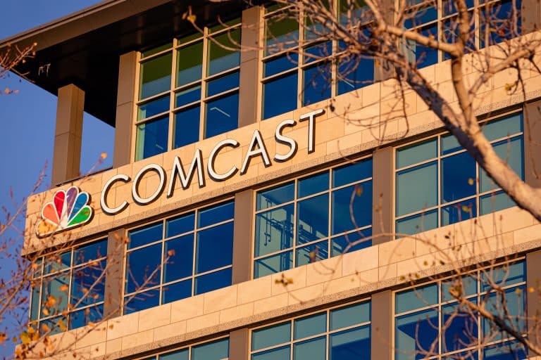 Comcast | SKN נערכת לקיצוצי משרות ולחיוב ארגון מחדש של יותר ממיליארד דולר על רקע העמקת אובדן מנויי האינטרנט